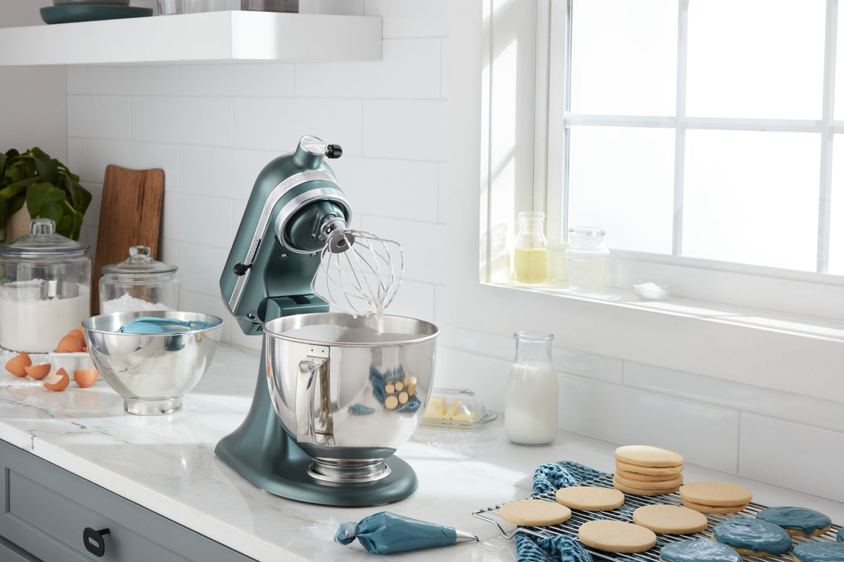 KitchenAid 4,8 L 5KSM175 Artisan Küchenmaschine Breadlover mit Messerschmidt Getreidemühlenvorsatz + Brotbackschüssel