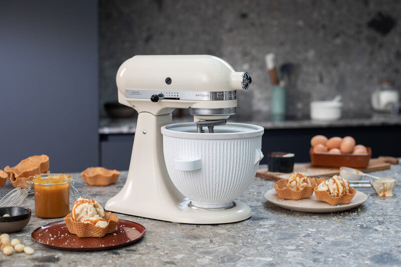 KitchenAid 4,8 L 5KSM175 Artisan Küchenmaschine Meatlover mit Ganzmetall- Fleischwolf